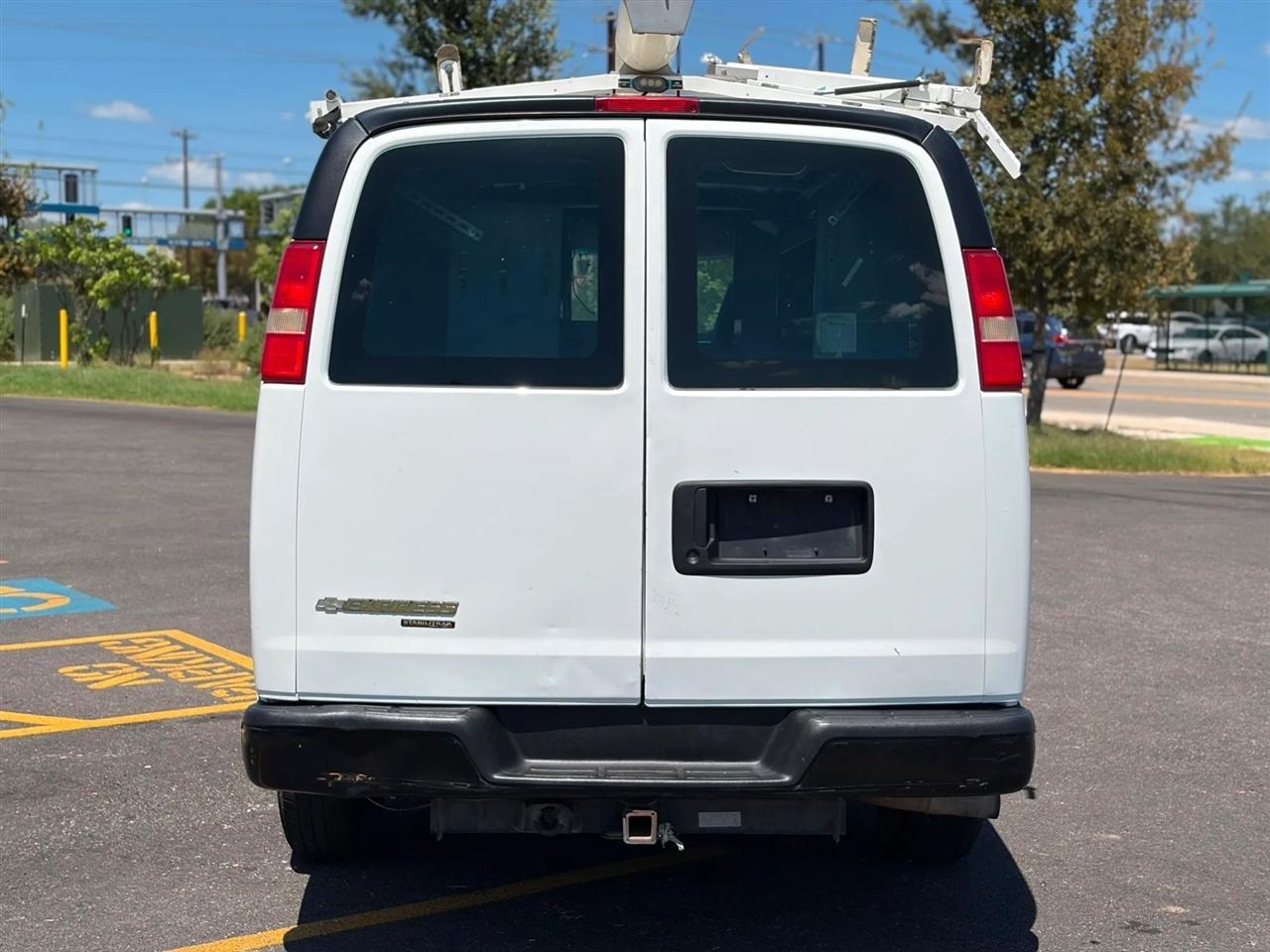 Chevrolet Express Cargo Van RWD 2500 135" 2012