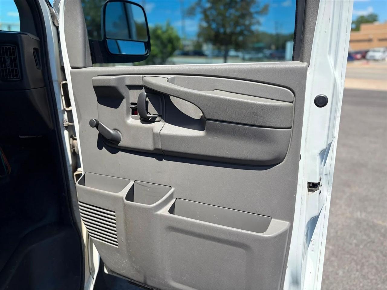 Chevrolet Express Cargo Van RWD 2500 135" 2012