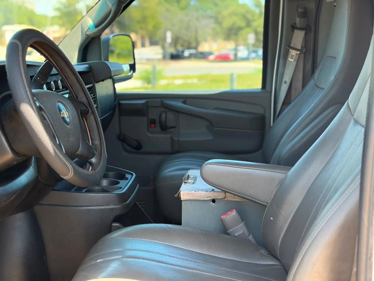 Chevrolet Express Cargo Van RWD 2500 135" 2012