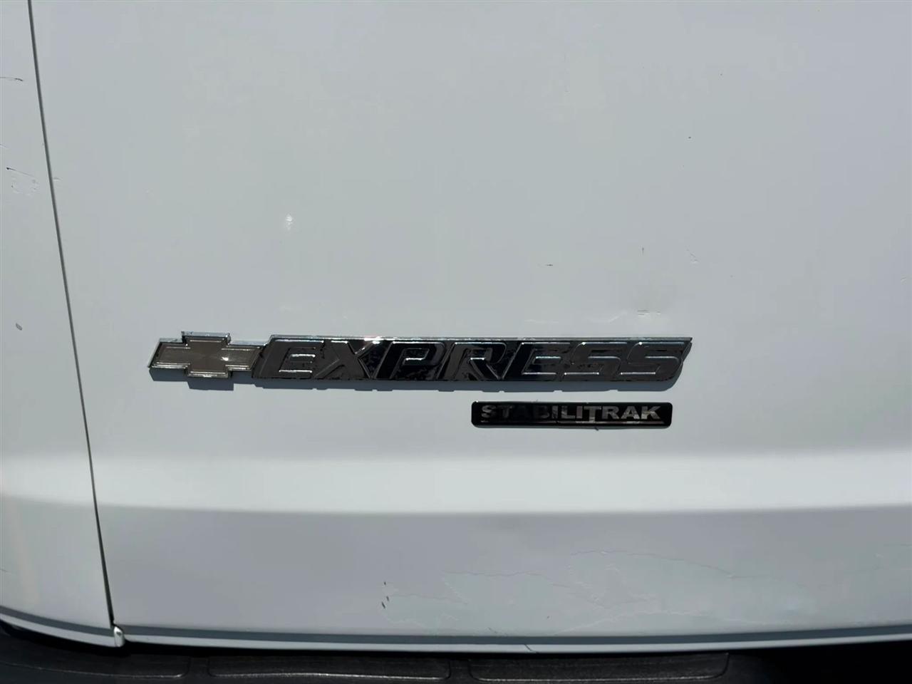 Chevrolet Express Cargo Van RWD 2500 135" 2012