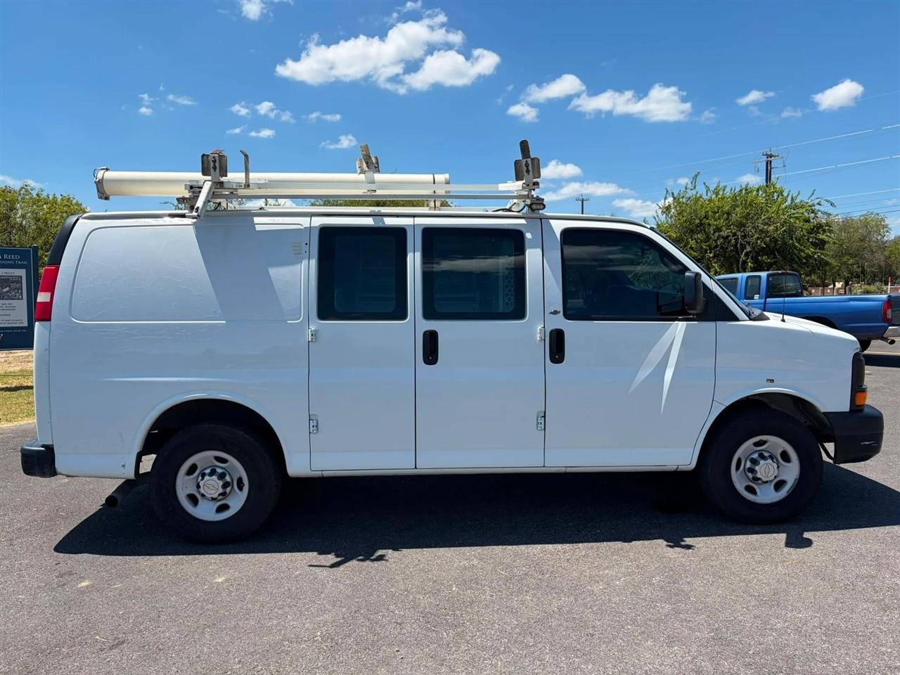 Chevrolet Express Cargo Van RWD 2500 135" 2012