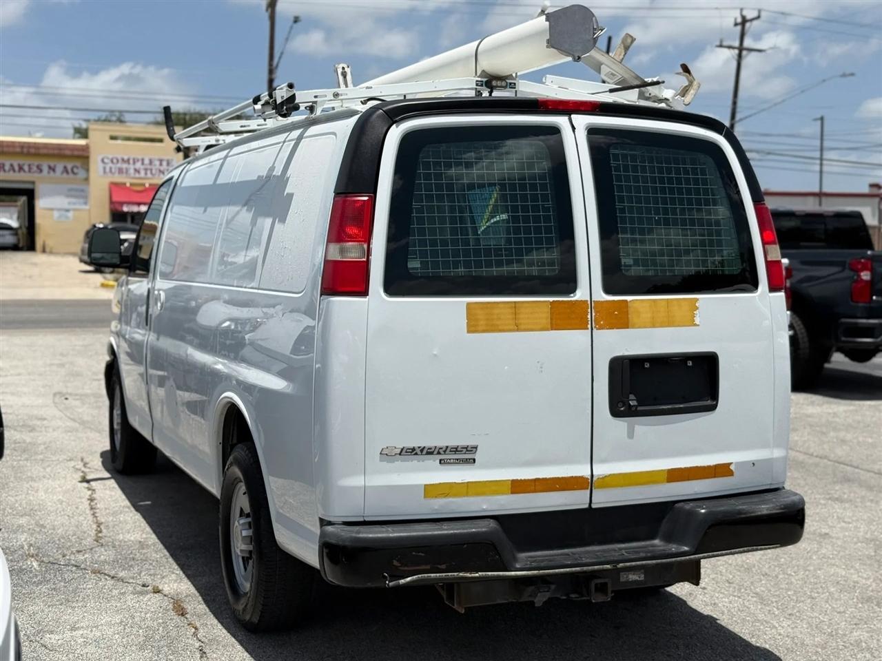 Chevrolet Express Cargo Van RWD 2500 135" 2013