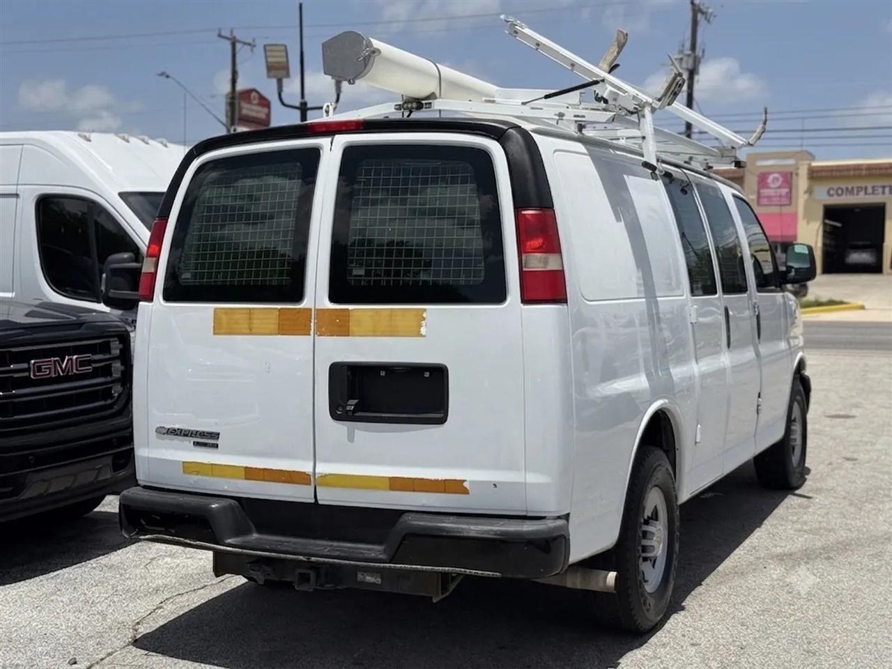 Chevrolet Express Cargo Van RWD 2500 135" 2013
