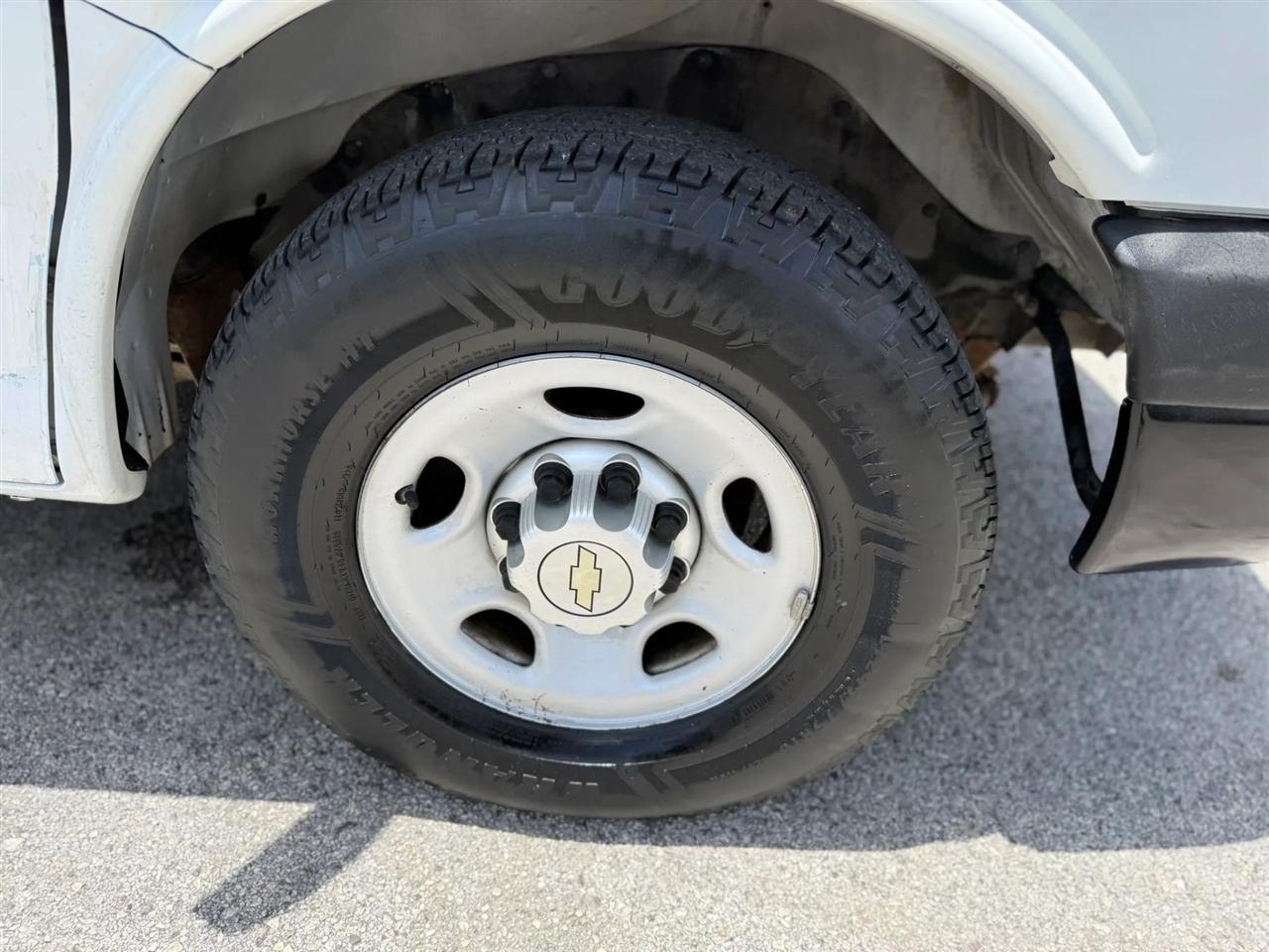 Chevrolet Express Cargo Van RWD 2500 135" 2013