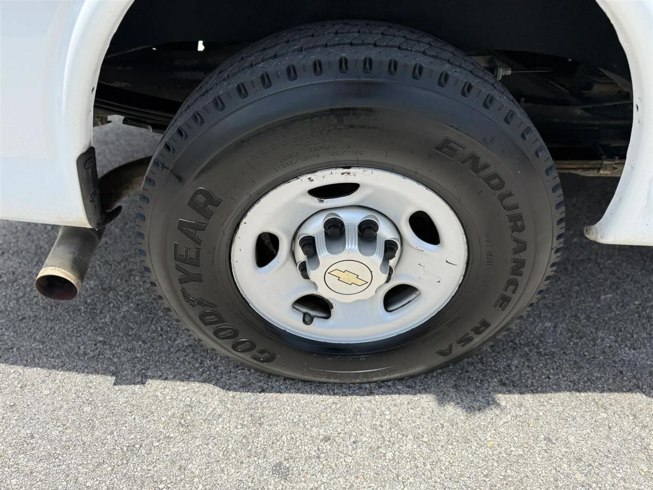 Chevrolet Express Cargo Van RWD 2500 135" 2013