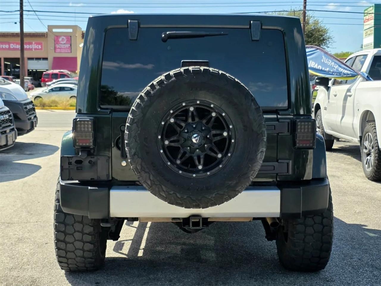 Jeep Wrangler Unlimited 4WD 4dr Sahara 2011