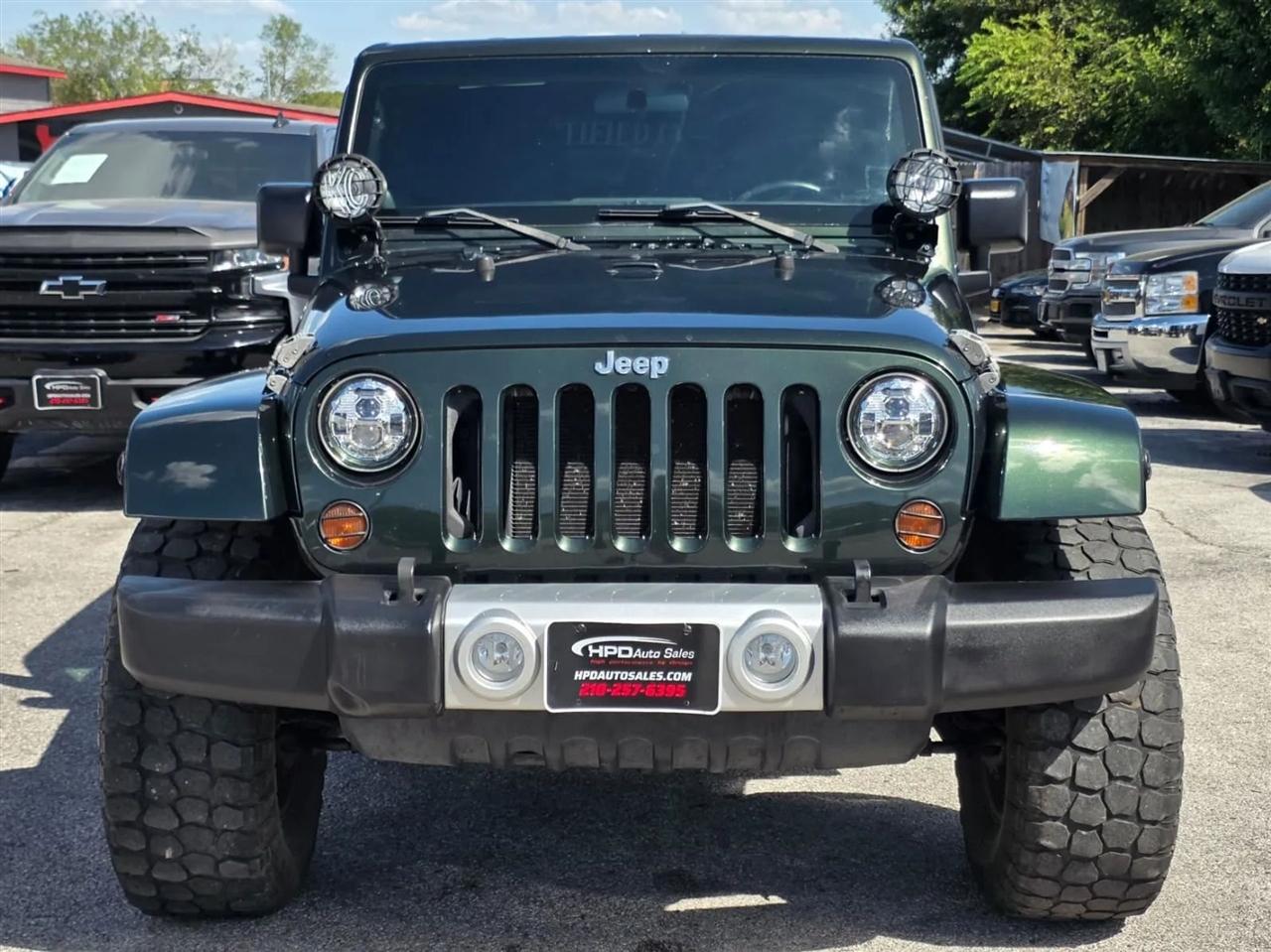 Jeep Wrangler Unlimited 4WD 4dr Sahara 2011