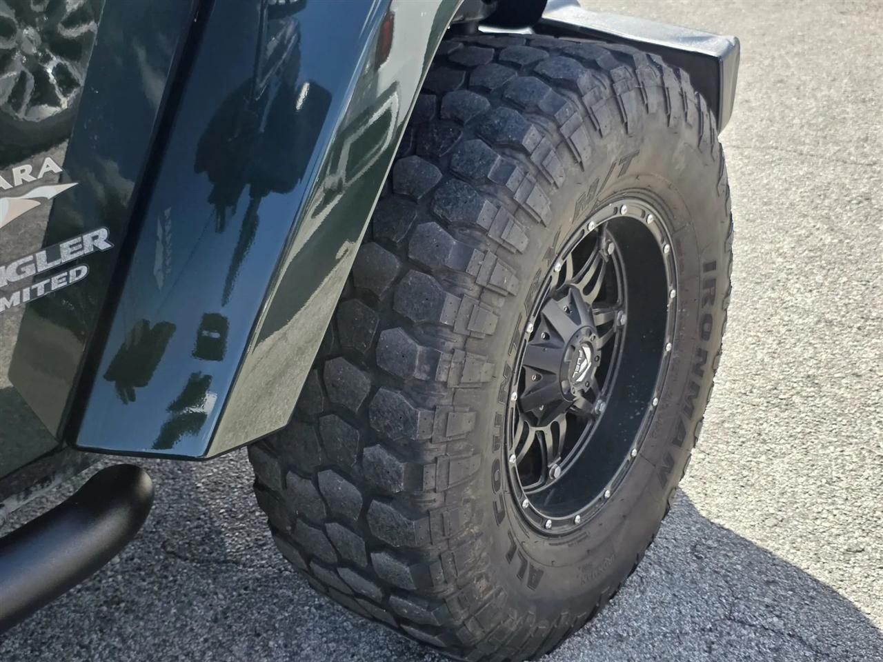 Jeep Wrangler Unlimited 4WD 4dr Sahara 2011