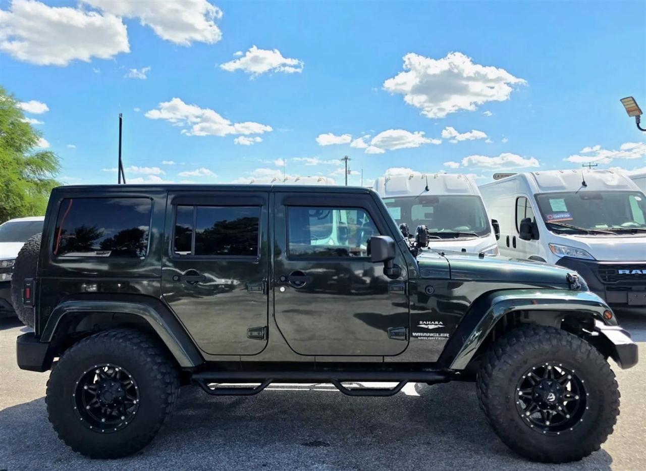 Jeep Wrangler Unlimited 4WD 4dr Sahara 2011