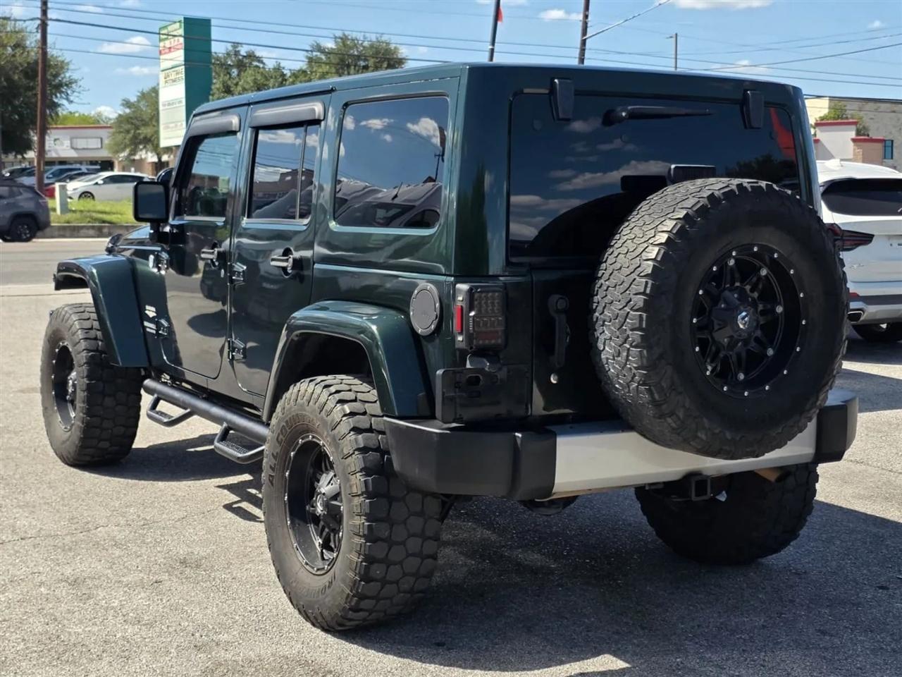 Jeep Wrangler Unlimited 4WD 4dr Sahara 2011