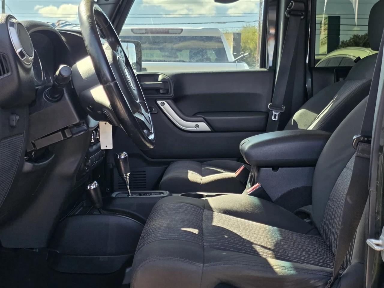 Jeep Wrangler Unlimited 4WD 4dr Sahara 2011