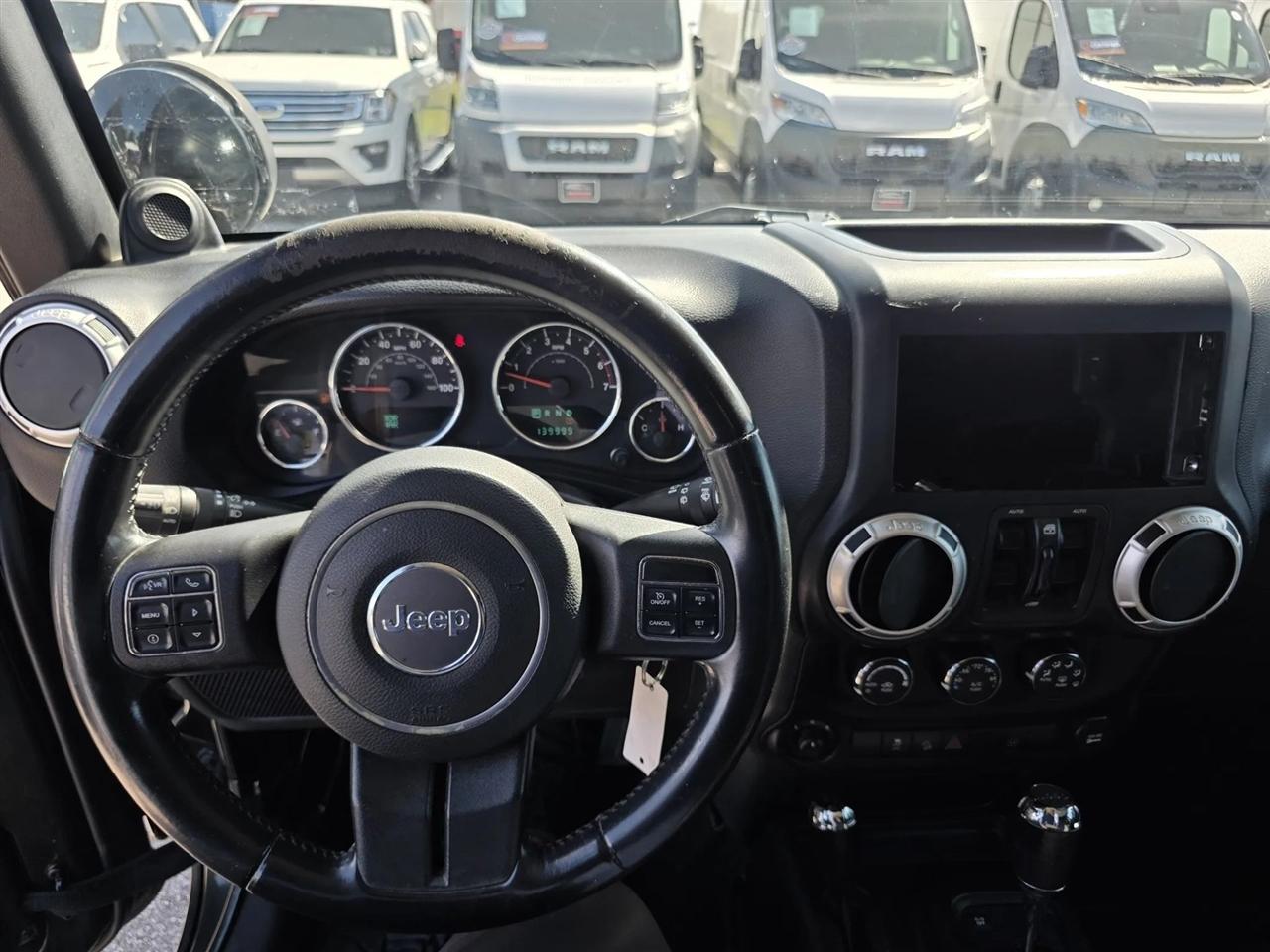 Jeep Wrangler Unlimited 4WD 4dr Sahara 2011