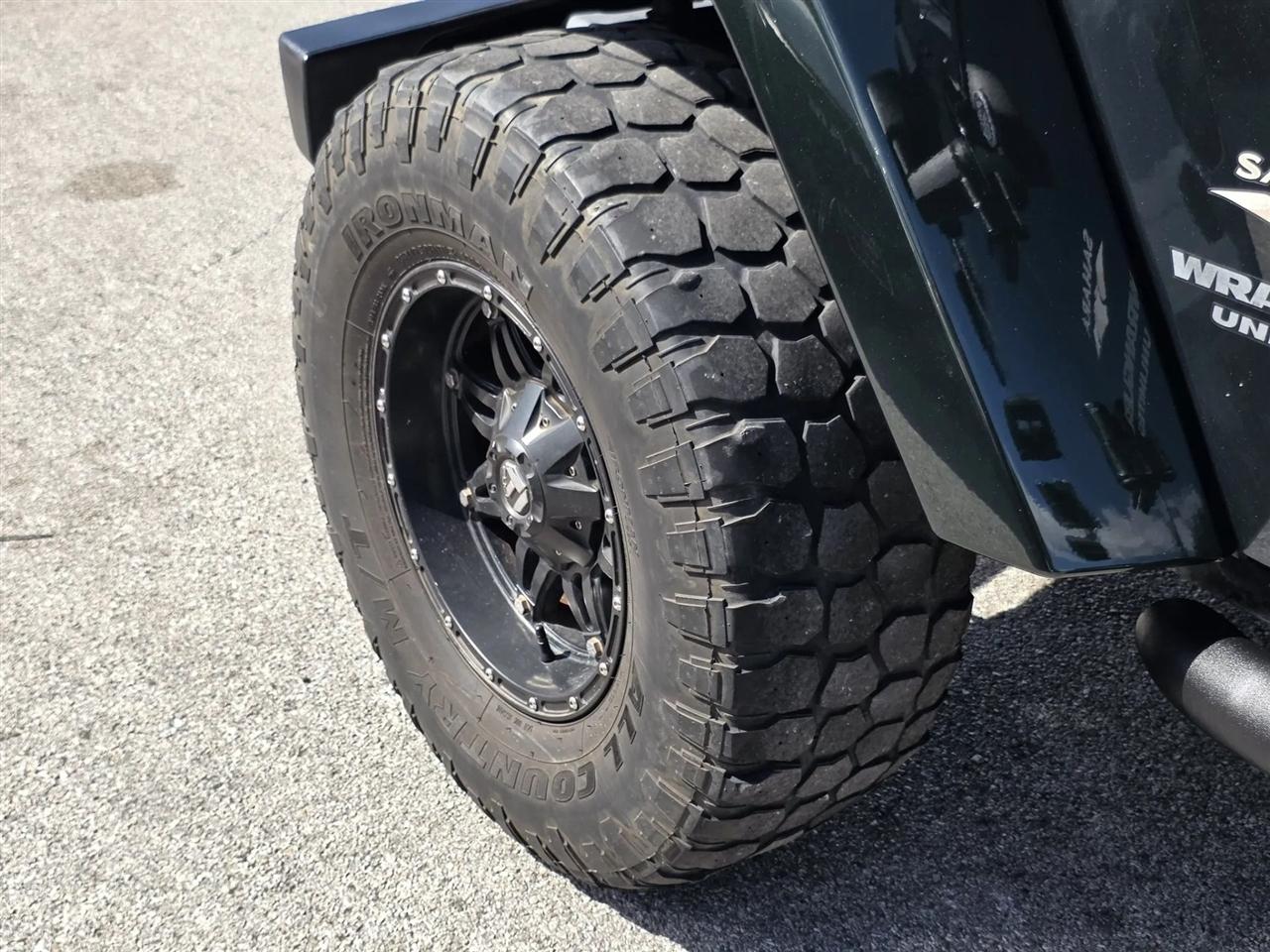 Jeep Wrangler Unlimited 4WD 4dr Sahara 2011