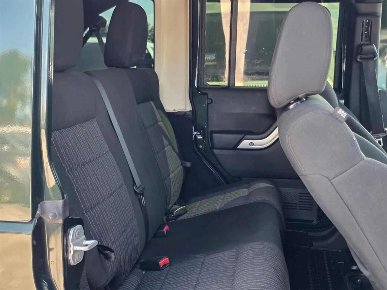 Jeep Wrangler Unlimited 4WD 4dr Sahara 2011