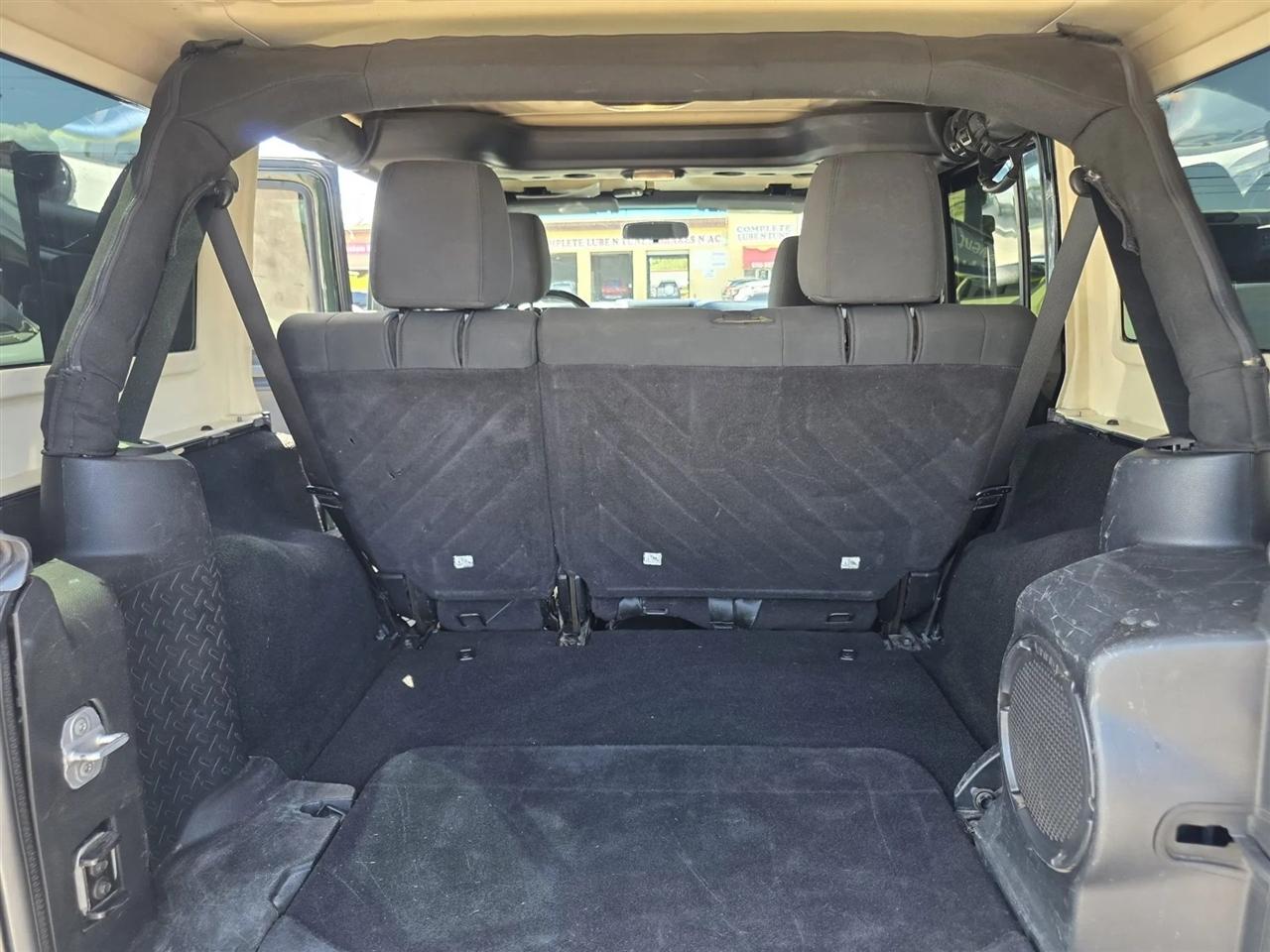 Jeep Wrangler Unlimited 4WD 4dr Sahara 2011