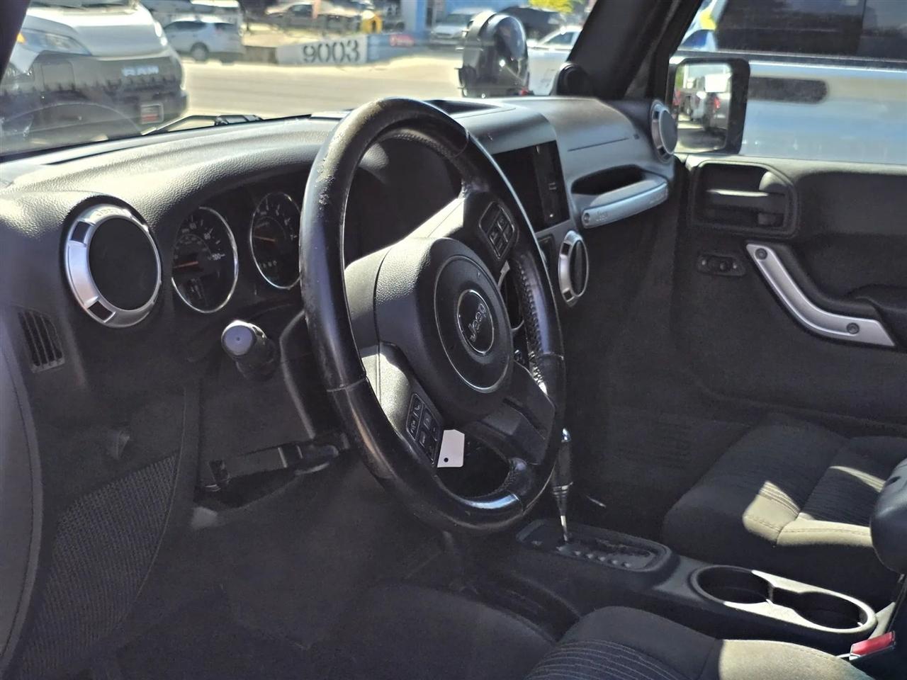 Jeep Wrangler Unlimited 4WD 4dr Sahara 2011