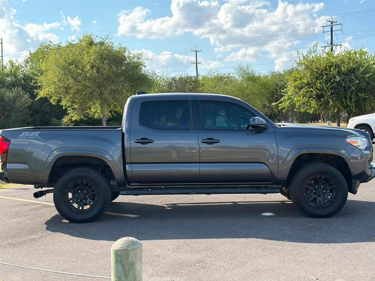 Toyota Tacoma 2WD SR5 Double Cab 5' Bed I4 AT (Natl) 2020