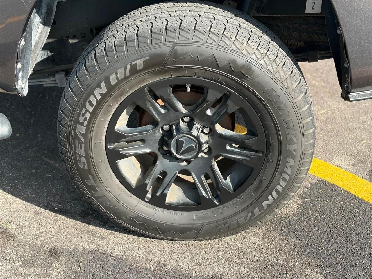 Toyota Tacoma 2WD SR5 Double Cab 5' Bed I4 AT (Natl) 2020