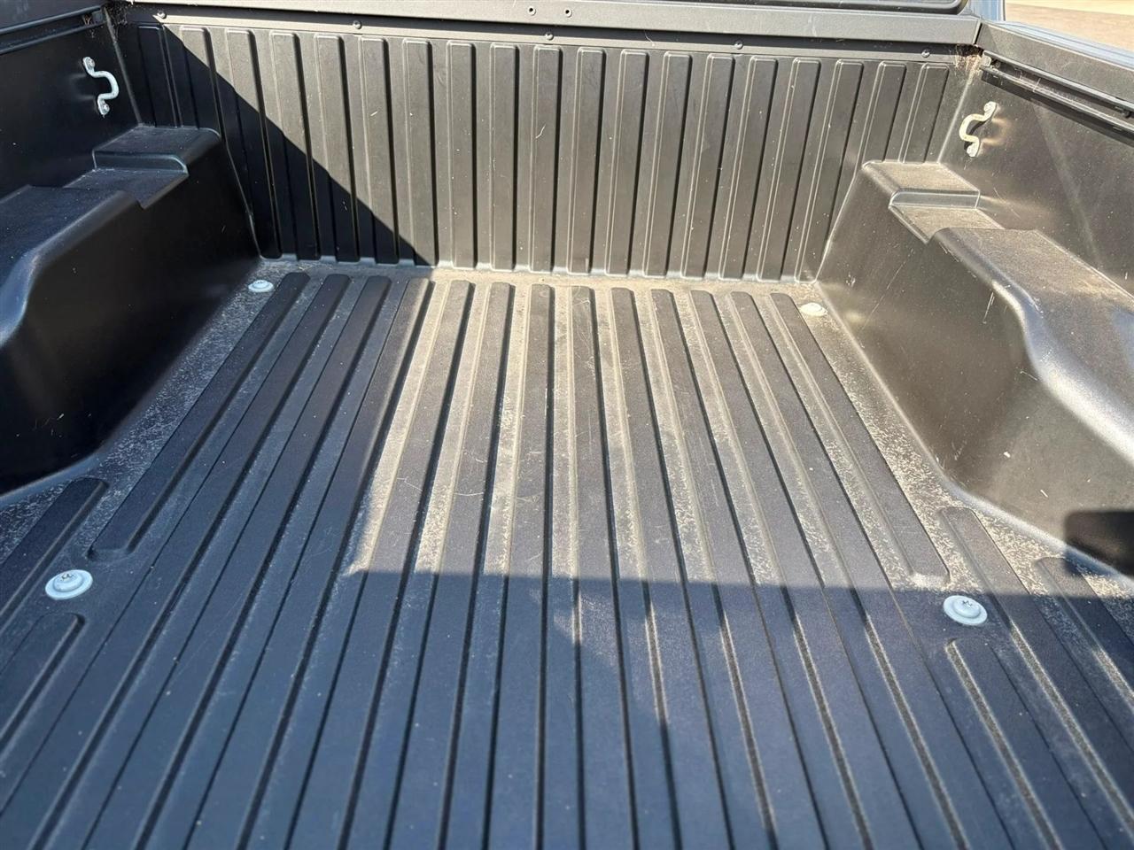 Toyota Tacoma 2WD SR5 Double Cab 5' Bed I4 AT (Natl) 2020