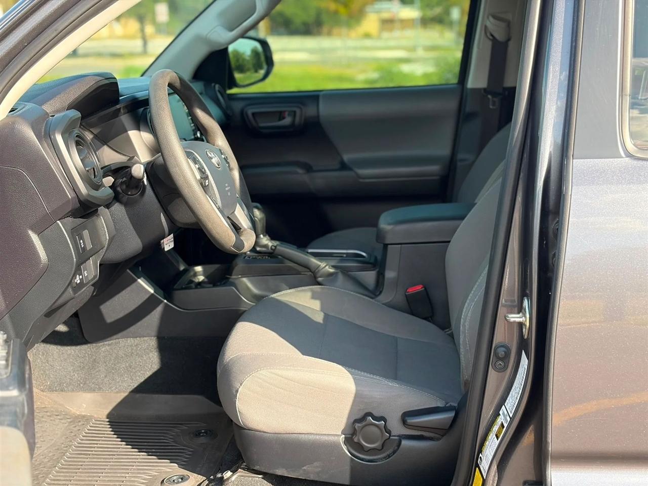 Toyota Tacoma 2WD SR5 Double Cab 5' Bed I4 AT (Natl) 2020
