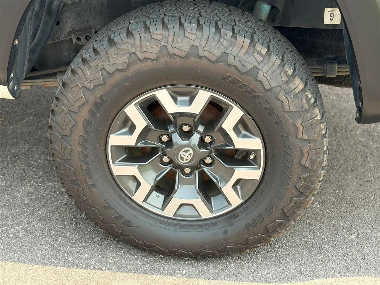Toyota Tacoma 4WD TRD Off Road Double Cab 5' Bed V6 MT (Natl) 2019