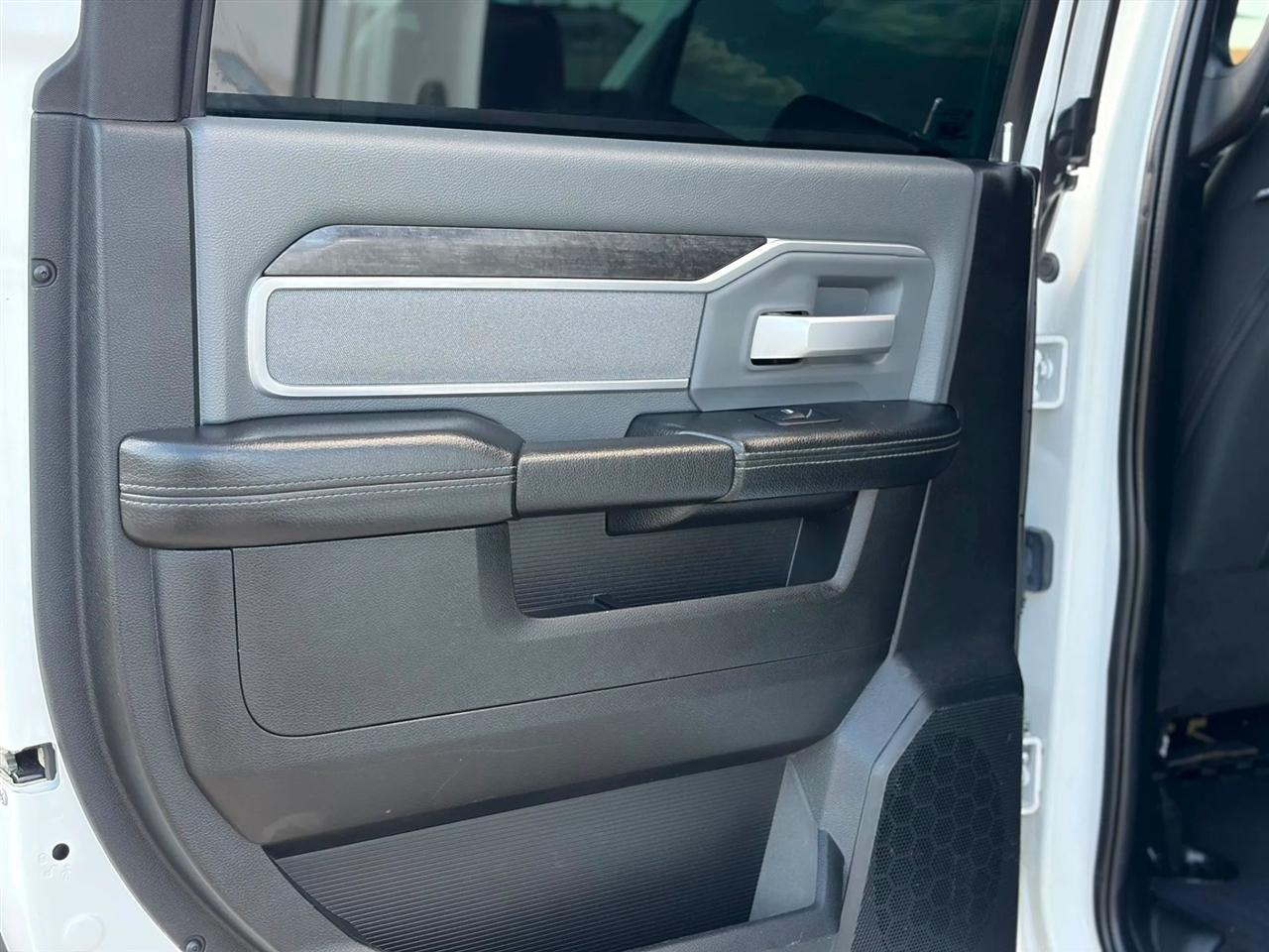 RAM 2500 Big Horn 4x4 Crew Cab 6'4" Box 2021