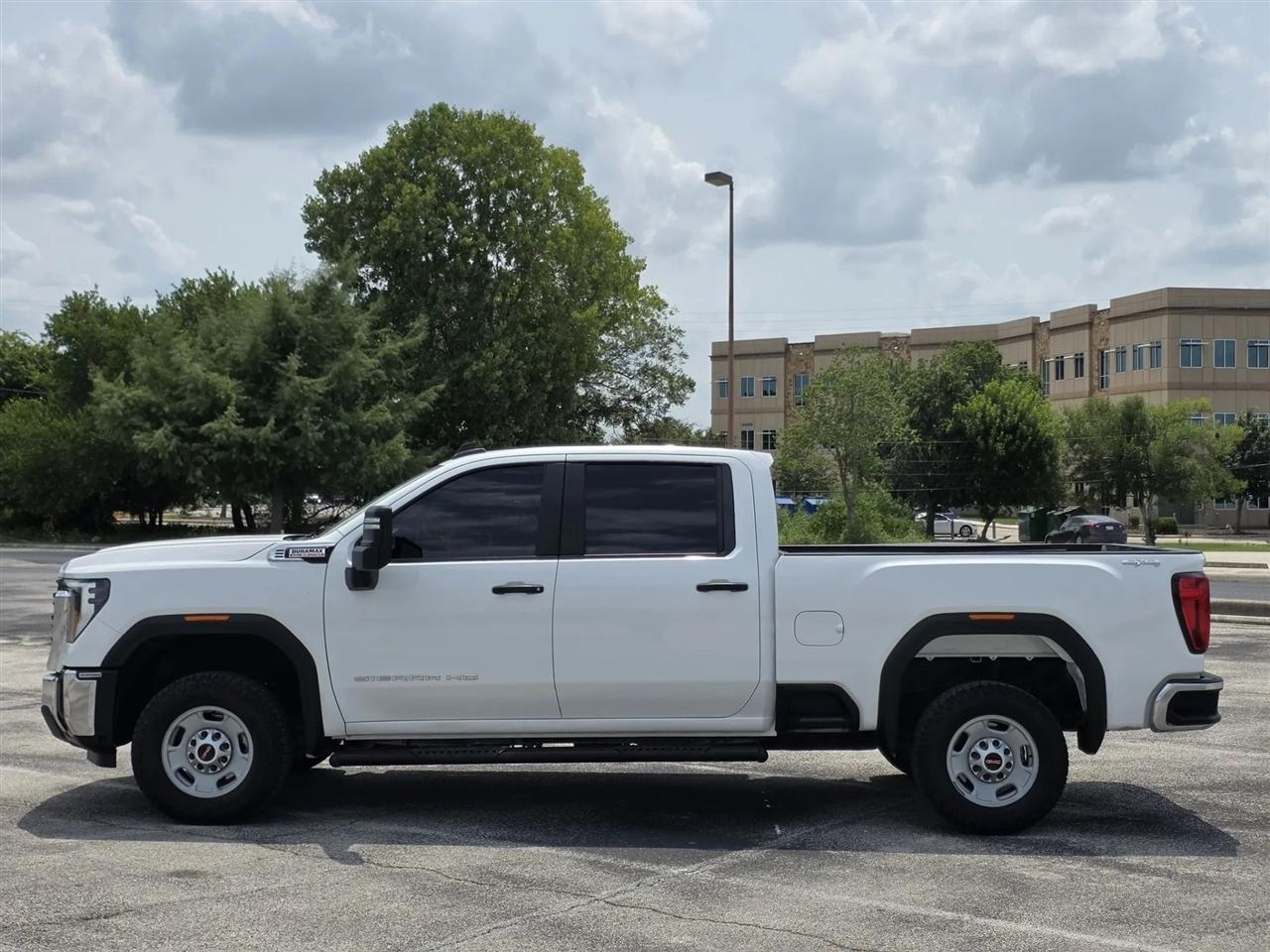 GMC Sierra 2500HD 4WD Crew Cab 159" Pro 2024