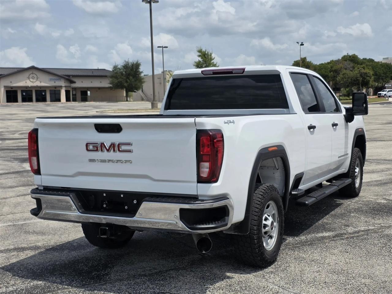 GMC Sierra 2500HD 4WD Crew Cab 159" Pro 2024