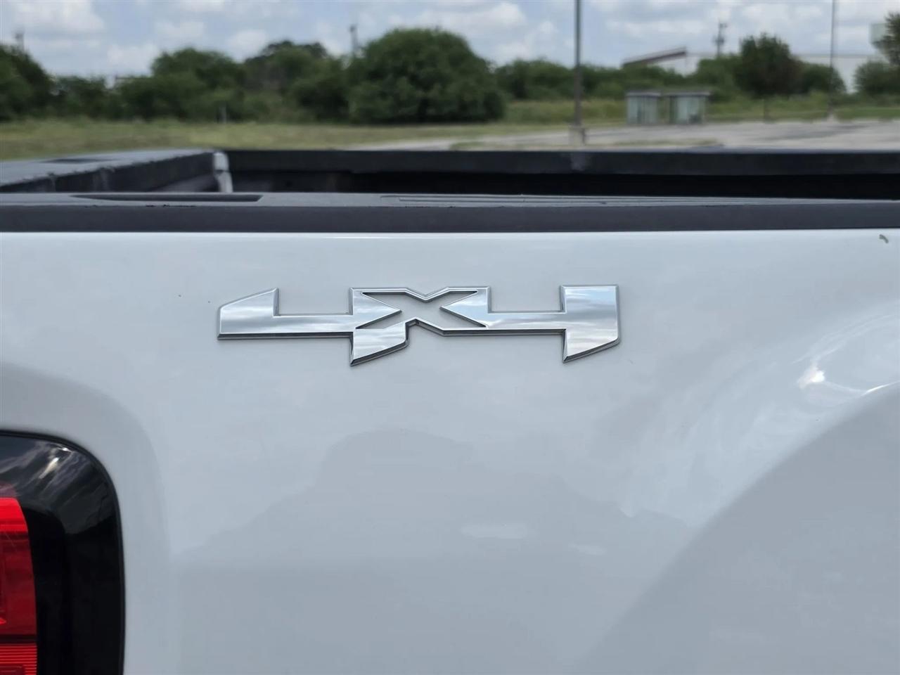 GMC Sierra 2500HD 4WD Crew Cab 159" Pro 2024