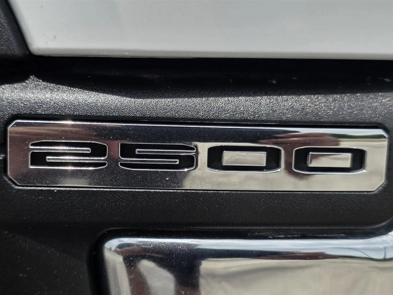 GMC Sierra 2500HD 4WD Crew Cab 159" Pro 2024