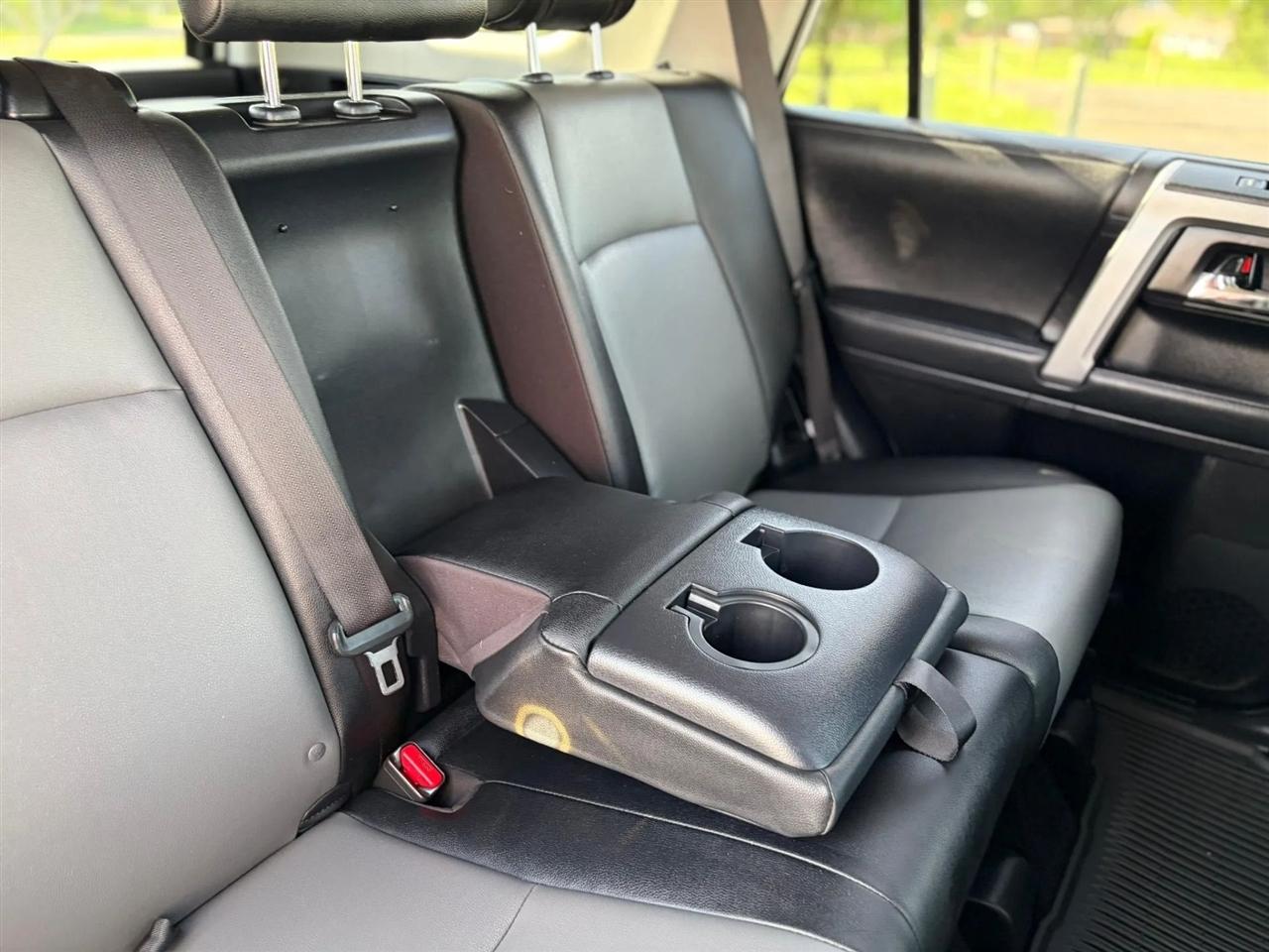 Toyota 4Runner SR5 Premium 2WD (Natl) 2022