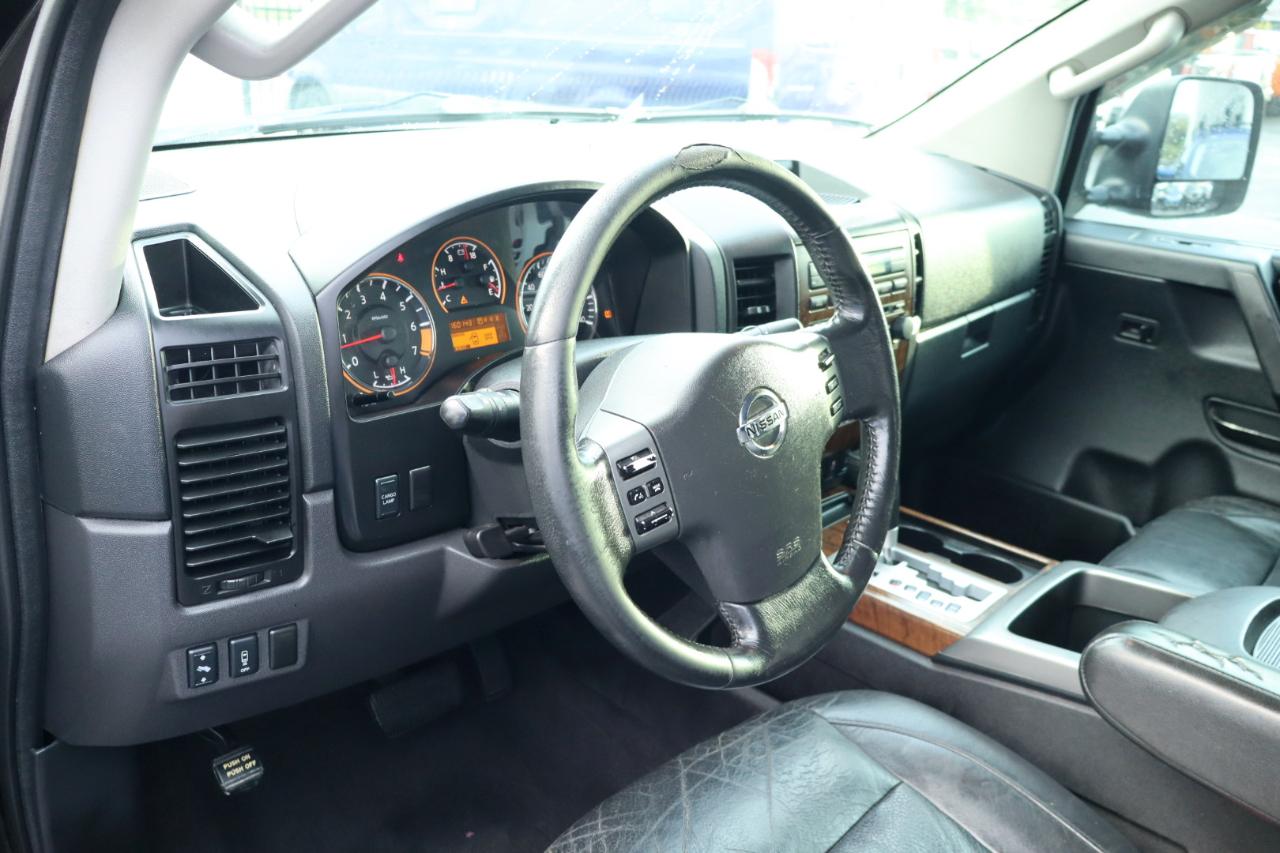 Nissan Titan 2WD Crew Cab SWB SL 2012