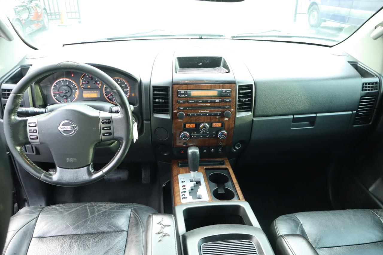 Nissan Titan 2WD Crew Cab SWB SL 2012