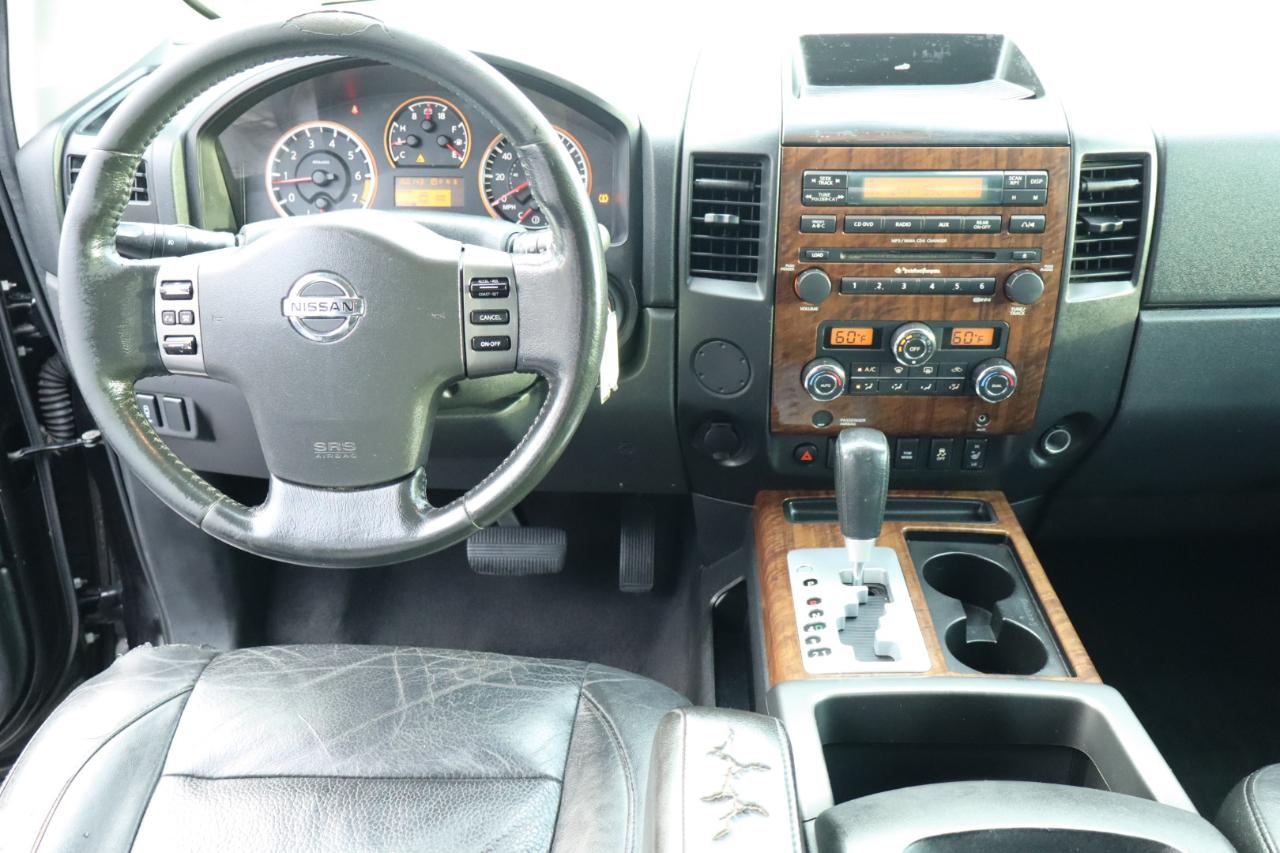Nissan Titan 2WD Crew Cab SWB SL 2012
