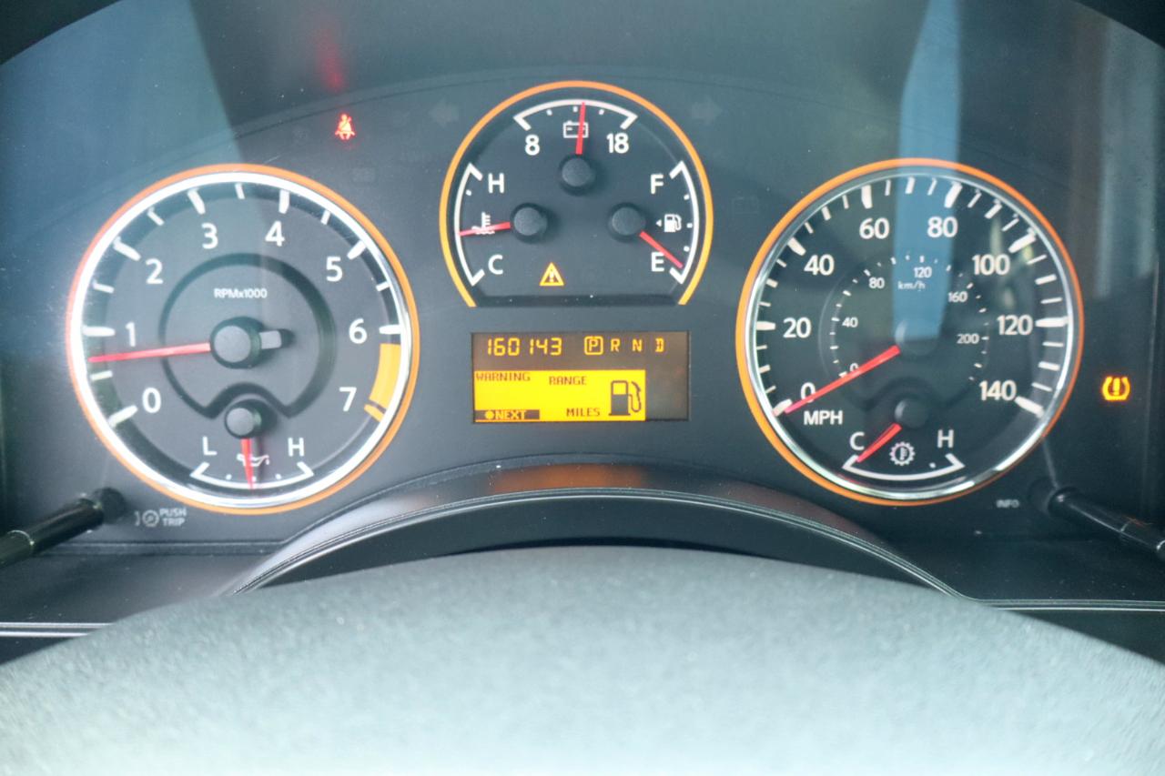 Nissan Titan 2WD Crew Cab SWB SL 2012