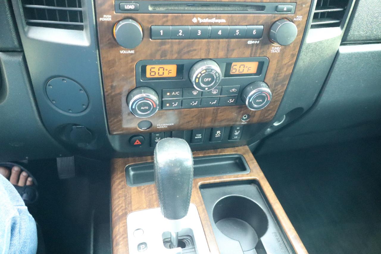 Nissan Titan 2WD Crew Cab SWB SL 2012