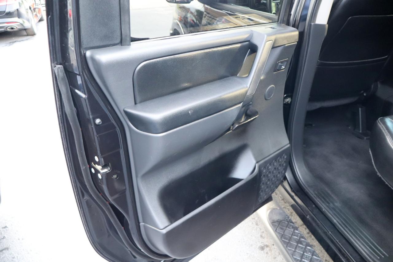 Nissan Titan 2WD Crew Cab SWB SL 2012