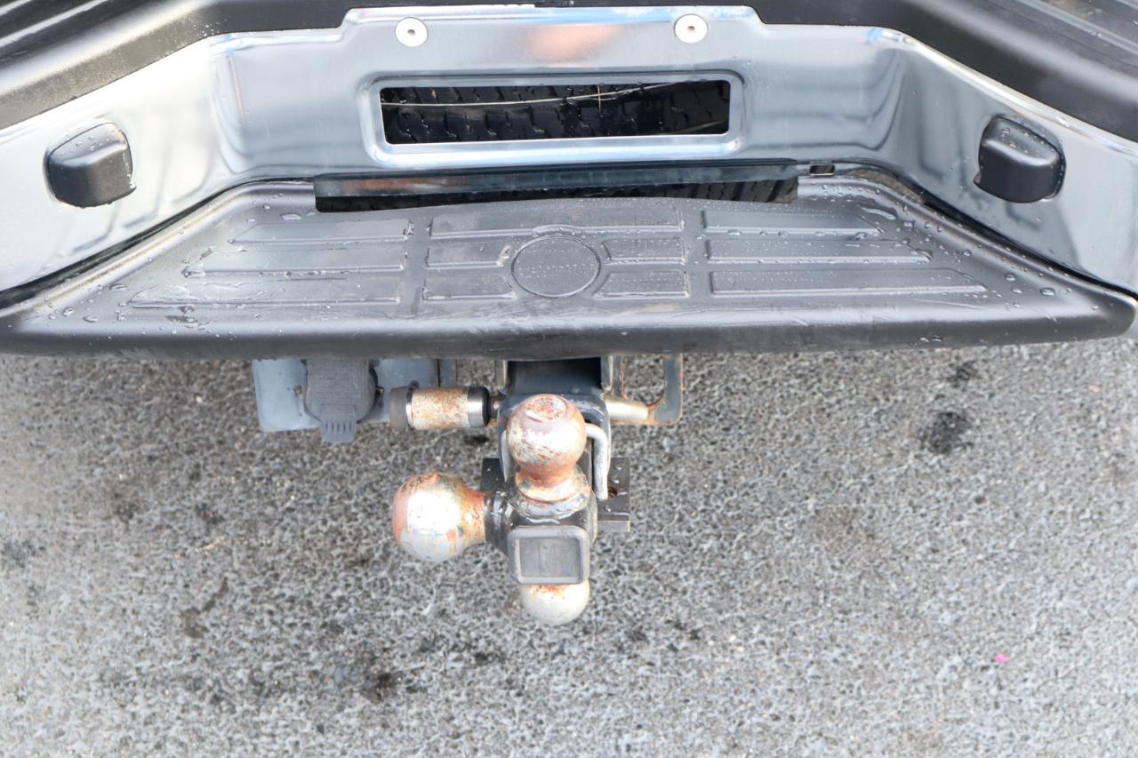 Nissan Titan 2WD Crew Cab SWB SL 2012