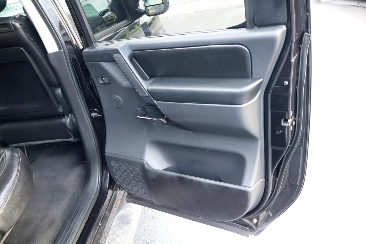 Nissan Titan 2WD Crew Cab SWB SL 2012