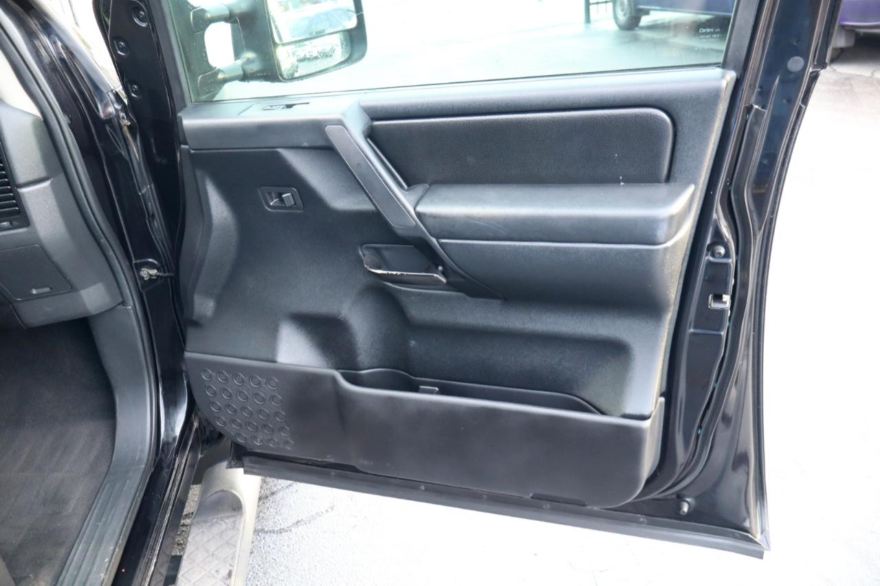 Nissan Titan 2WD Crew Cab SWB SL 2012