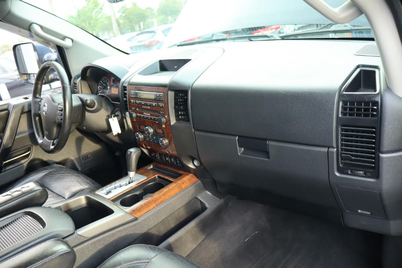 Nissan Titan 2WD Crew Cab SWB SL 2012