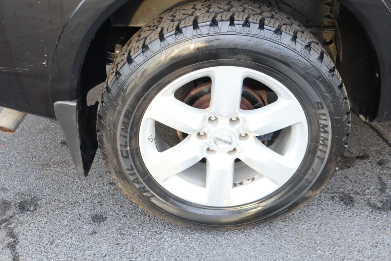 Nissan Titan 2WD Crew Cab SWB SL 2012