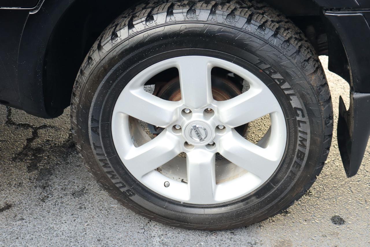 Nissan Titan 2WD Crew Cab SWB SL 2012