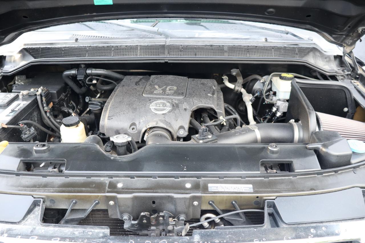 Nissan Titan 2WD Crew Cab SWB SL 2012