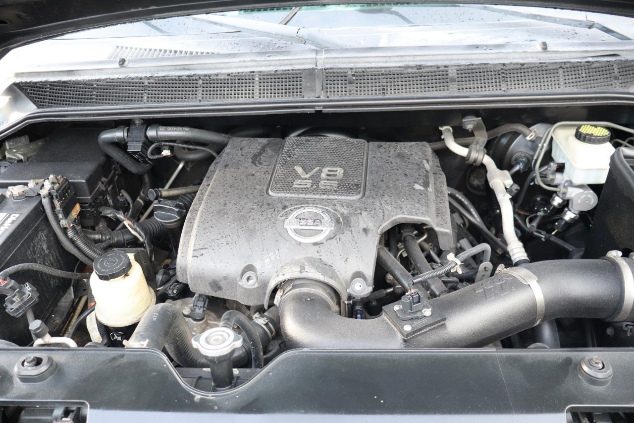 Nissan Titan 2WD Crew Cab SWB SL 2012