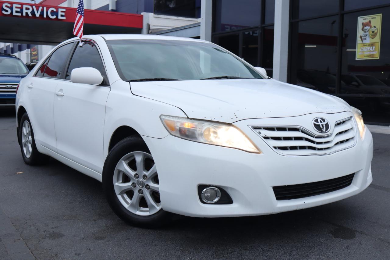 Toyota Camry LE 6-Spd AT 2011