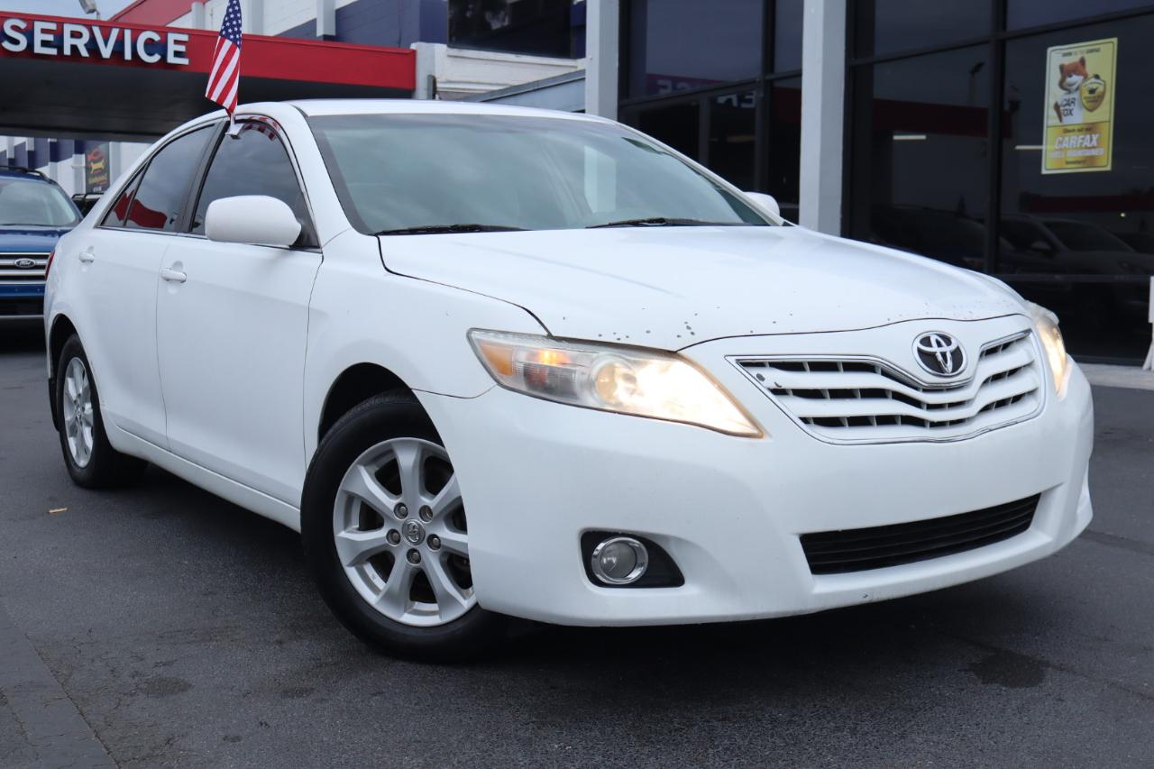 Toyota Camry LE 6-Spd AT 2011