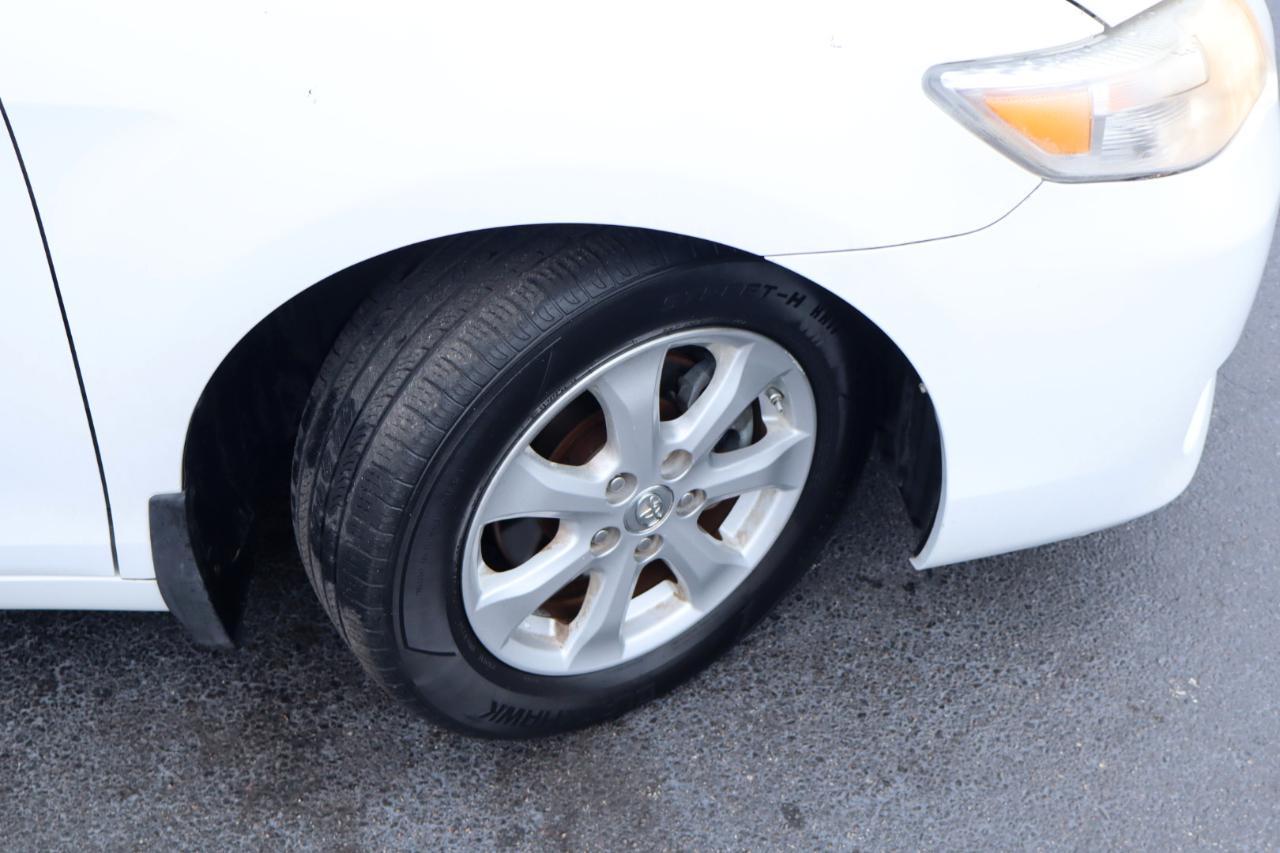 Toyota Camry LE 6-Spd AT 2011