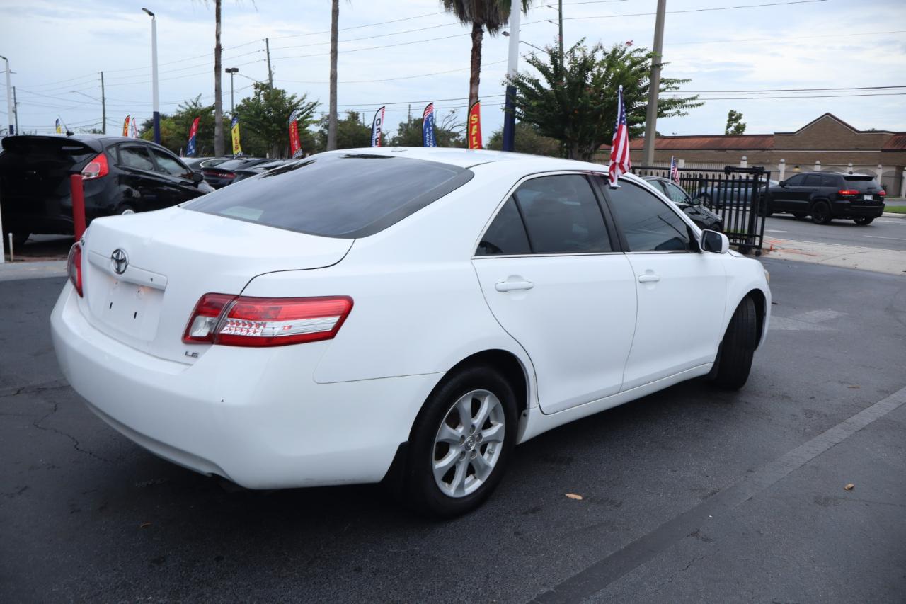 Toyota Camry LE 6-Spd AT 2011
