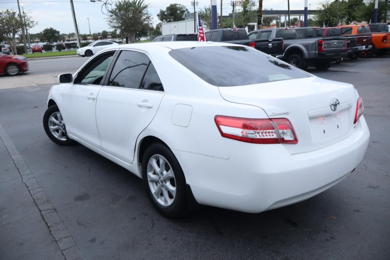 Toyota Camry LE 6-Spd AT 2011